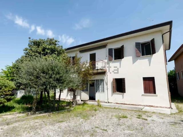 Villetta indipendente in vendita di 215 m² in Via Roma, 1