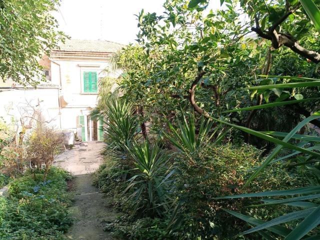 Villetta indipendente in vendita di 215 m² in Via Vesuvio