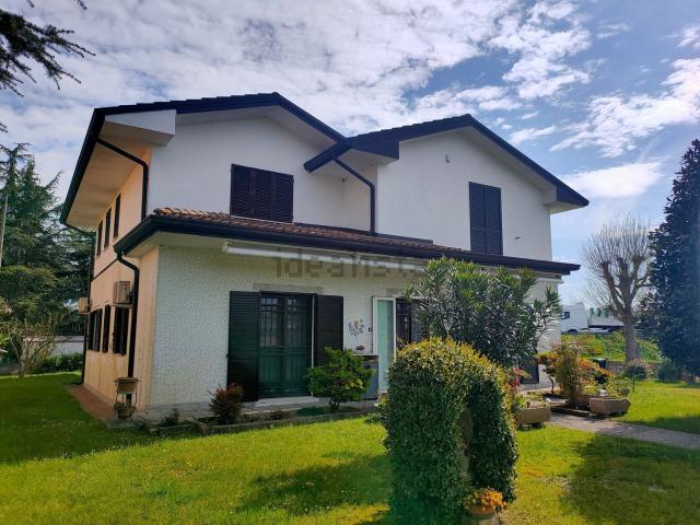 Villetta indipendente in vendita di 215 m² in Piazza Vittorio Veneto, 43
