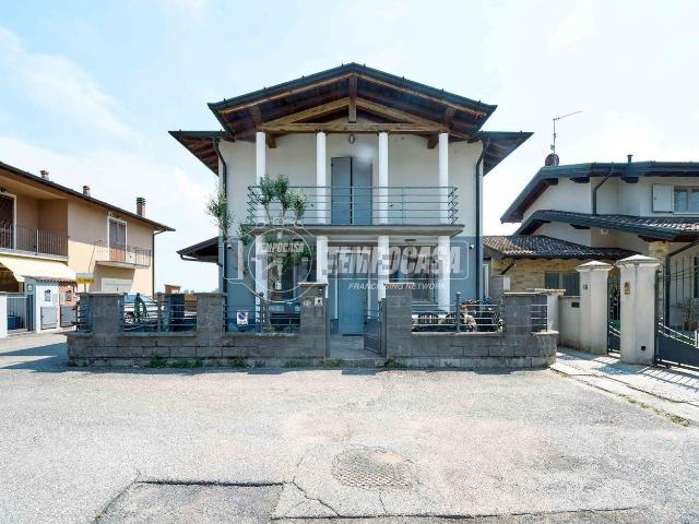 Villetta indipendente in vendita di 215 m² in Strada Comunale delle Scalvezzere