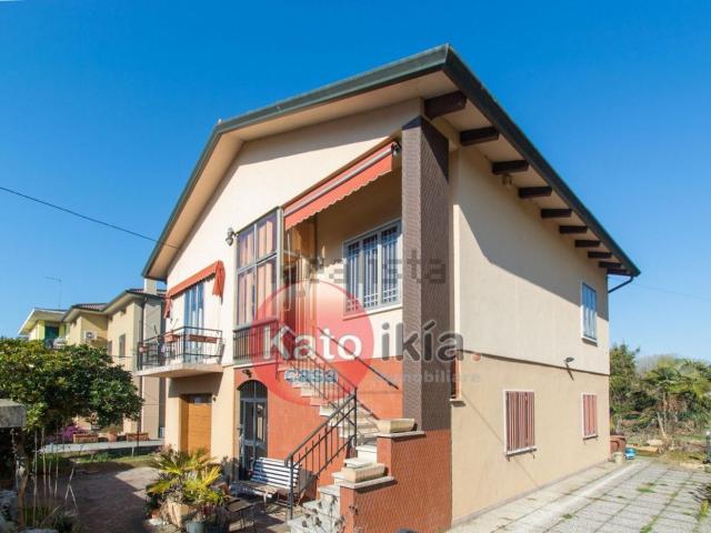 Villetta indipendente in vendita di 215 m² in Strada Pergoletta