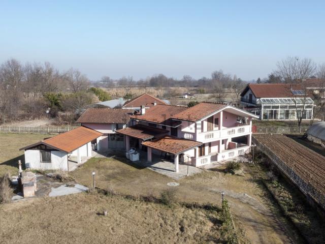 Villetta indipendente in vendita di 2162 m² in Strada delle Piane, 28