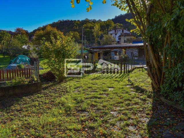 Villetta indipendente in vendita di 216 m² in Via Corbolej