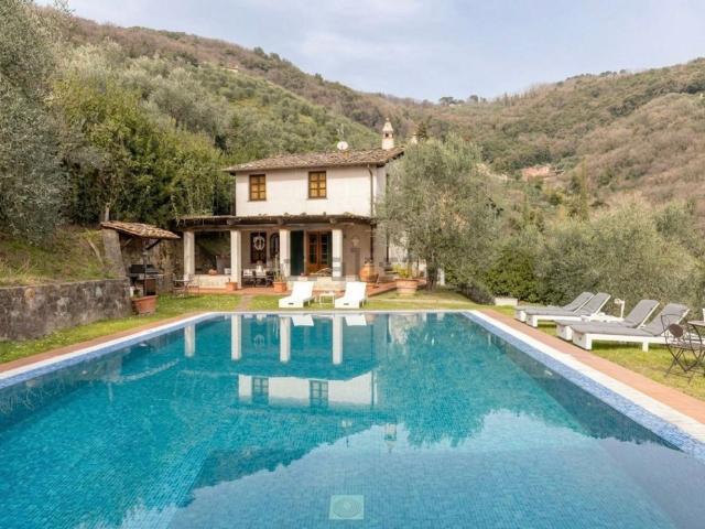 Villetta indipendente in vendita di 216 m² in Via Corte Ghiglioni, 67