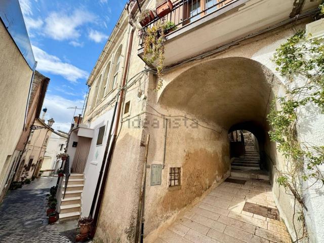 Villetta indipendente in vendita di 216 m² in Via Giovanni Boccaccio, 1