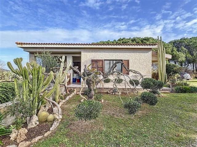 Villetta indipendente in vendita di 216 m² in Via Li Piani