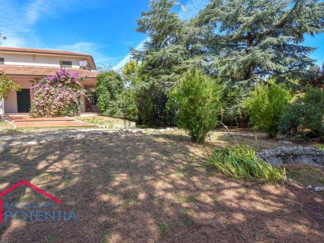 Villetta indipendente in vendita di 216 m² in Via Piana, 65