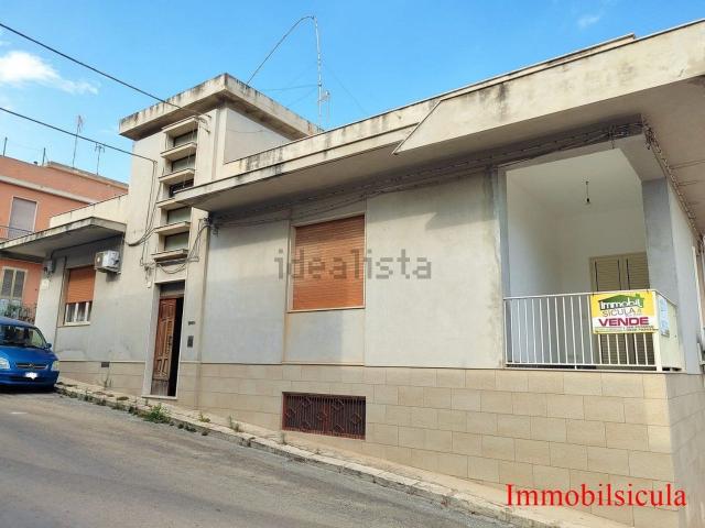 Villetta indipendente in vendita di 216 m² in Via Raffaello, 127