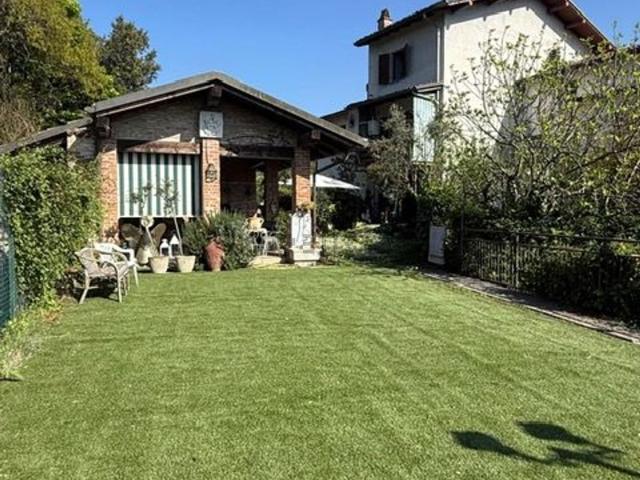 Villetta indipendente in vendita di 216 m² in Via Visconti Ugone
