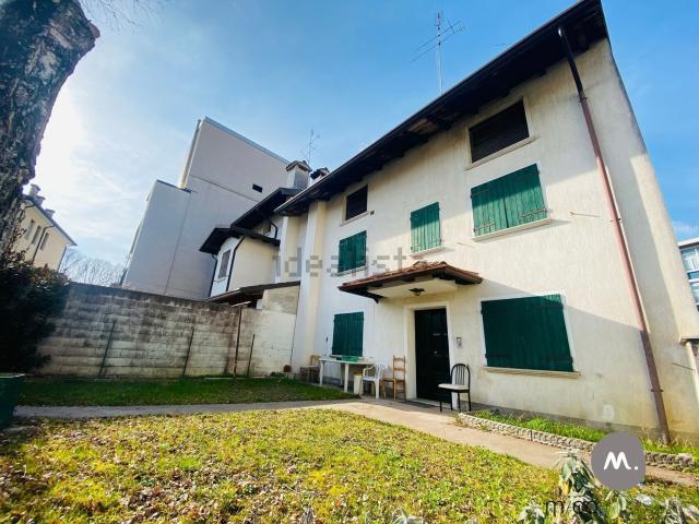 Villetta indipendente in vendita di 216 m² in Vicolo Roggiuzzole, 2