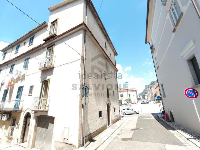 Villetta indipendente in vendita di 216 m² in Corso Marzio Carafa