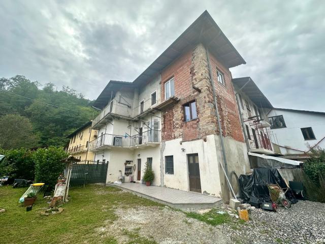 Villetta indipendente in vendita di 216 m² in Frazione Bozzonetti, 12