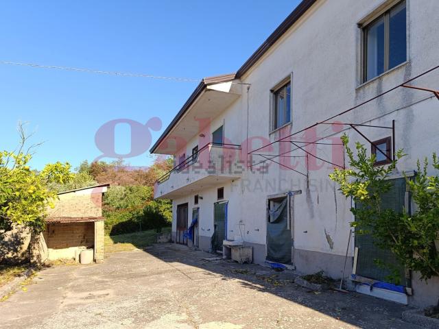 Villetta indipendente in vendita di 216 m² in Strada Provinciale 48