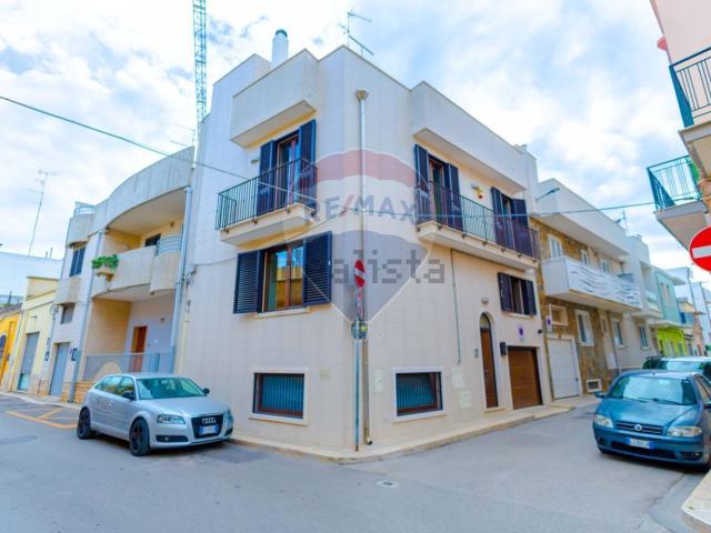 Villetta indipendente in vendita di 217 m² in Via Carlo Sessa, 2