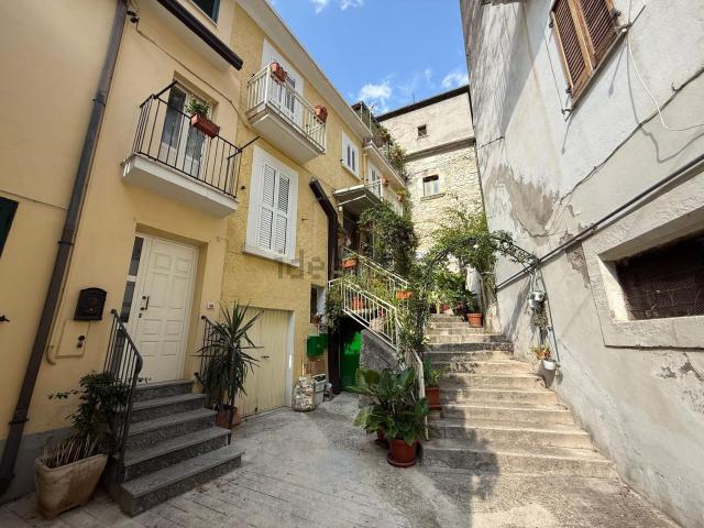 Villetta indipendente in vendita di 217 m² in Via Napoli