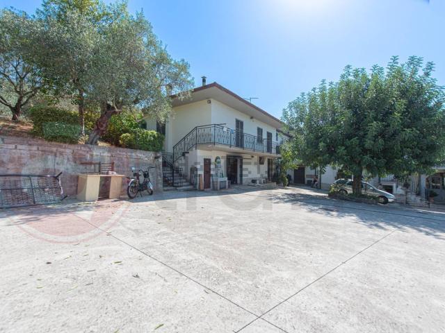 Villetta indipendente in vendita di 217 m² in Via San Pietro a Campea