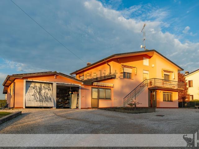 Villetta indipendente in vendita di 217 m² in Via Palliaghe