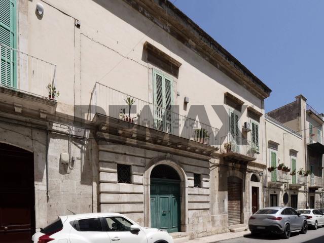 Villetta indipendente in vendita di 217 m² in Via V. Emanuele, 9
