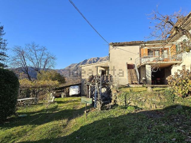 Villetta indipendente in vendita di 217 m² in Località Corona, 1