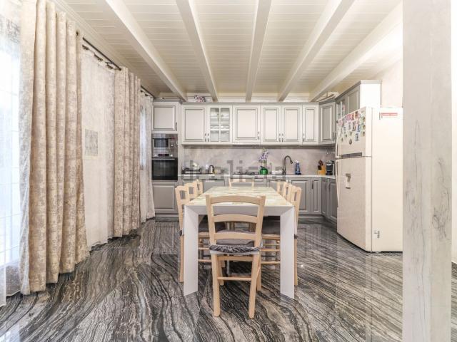 Villetta indipendente in vendita di 218 m² in Via del Sostegno, 100