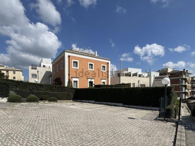 Villetta indipendente in vendita di 218 m² in Via Lucana, 341