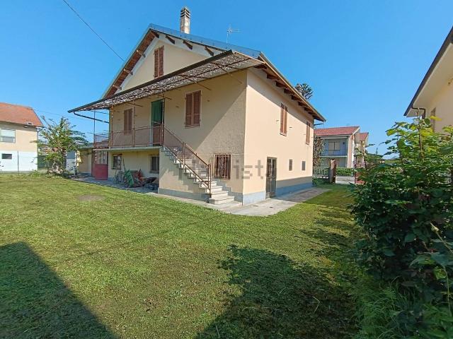 Villetta indipendente in vendita di 218 m² in Via Monte Bracco