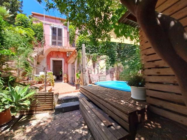 Villetta indipendente in vendita di 218 m² in Via Padre Reginaldo Giuliani, 1