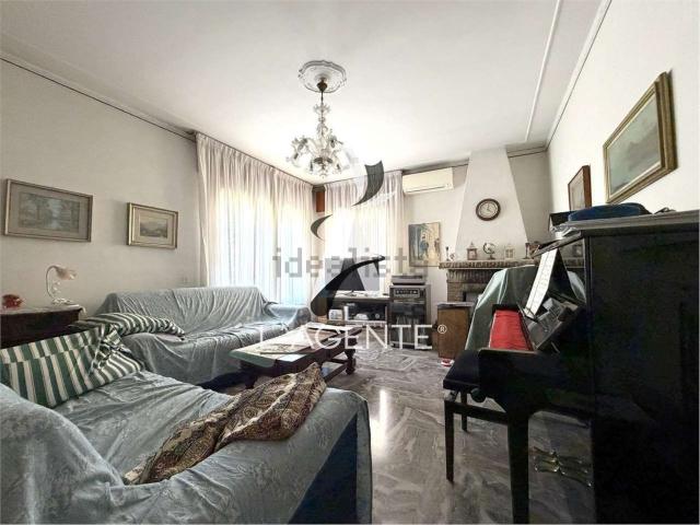 Villetta indipendente in vendita di 218 m² in Via Trieste