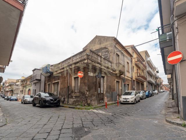 Villetta indipendente in vendita di 218 m² in Via Vittorio Veneto, 83