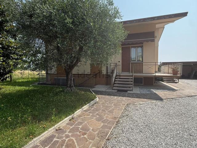 Villetta indipendente in vendita di 219 m² in Via Aristide Gabelli, 42