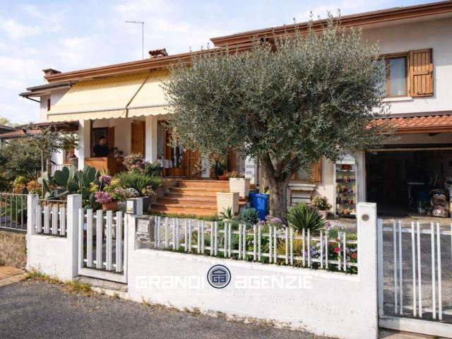 Villetta indipendente in vendita di 219 m² in Via Baratta Vecchia