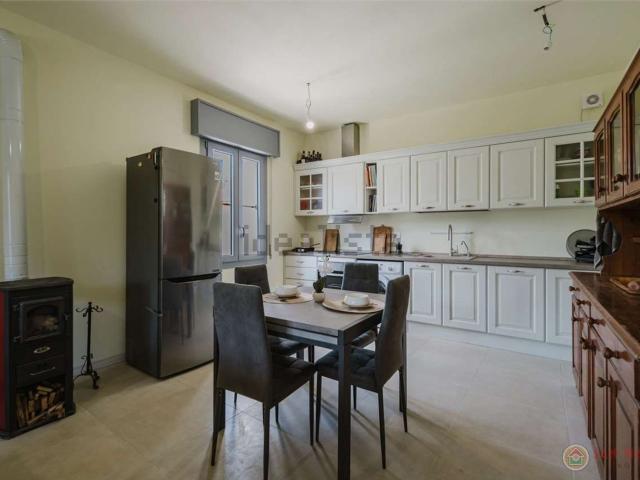 Villetta indipendente in vendita di 220 m² in Via Caduti del Lavoro, 14