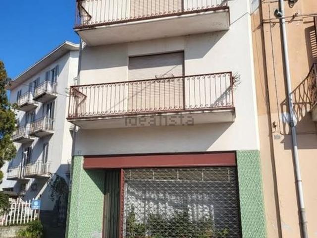 Villetta indipendente in vendita di 220 m² in Via Cesare Battisti, 9