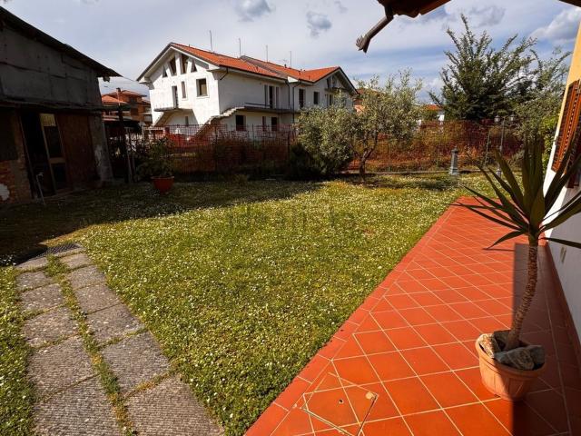 Villetta indipendente in vendita di 220 m² in Via Chiesina Ponziani