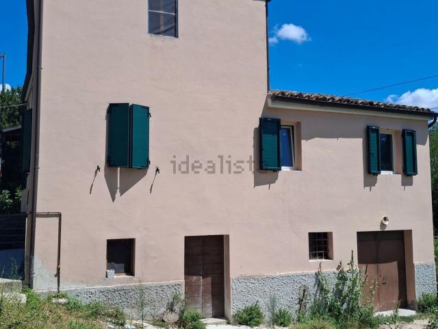 Villetta indipendente in vendita di 220 m² in Via Clementina Macine