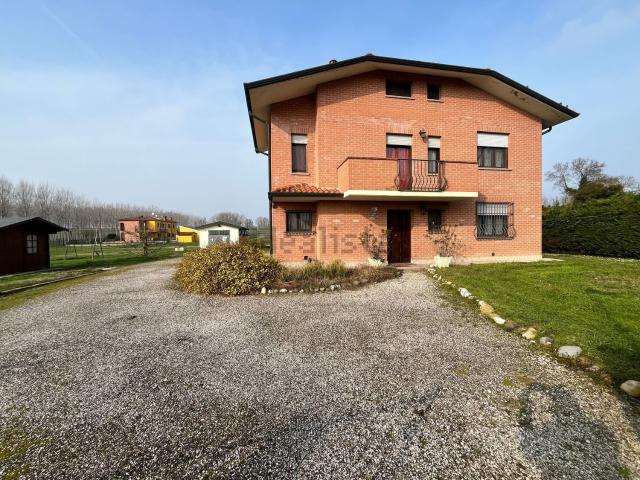 Villetta indipendente in vendita di 220 m² in Via Aldo Chiorboli