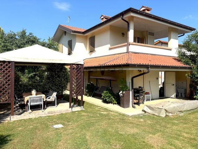 Villetta indipendente in vendita di 220 m² in Via Aquileia, 53
