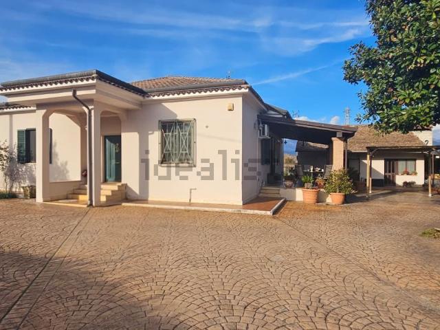 Villetta indipendente in vendita di 220 m² in Via Armando Fabi, 102