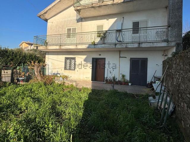 Villetta indipendente in vendita di 220 m² in Via Arnaldo da Brescia