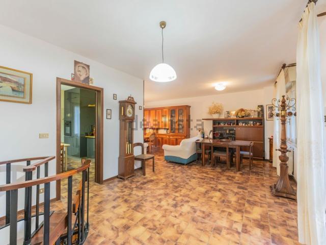 Villetta indipendente in vendita di 220 m² in Via Aurelio Cavallini, 26