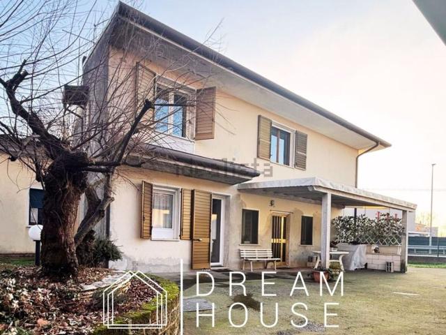 Villetta indipendente in vendita di 220 m² in Via Gennari