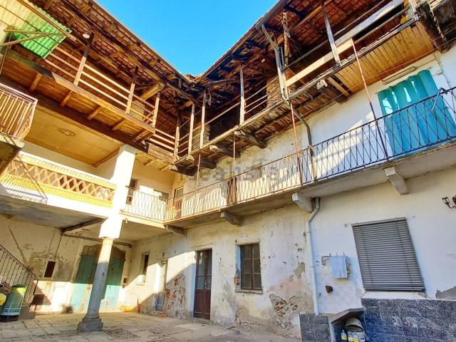 Villetta indipendente in vendita di 220 m² in Via Giulia Fornara