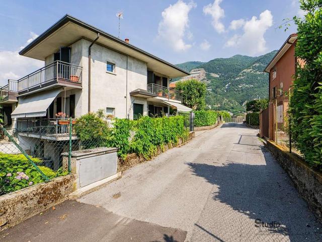 Villetta indipendente in vendita di 220 m² in Via Giotto, 11