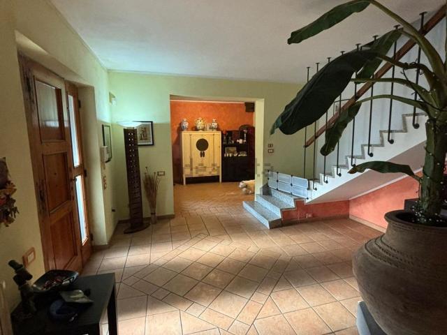 Villetta indipendente in vendita di 220 m² in Via Giovanni da Verrazzano