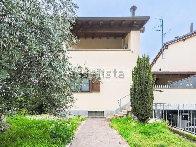 Villetta indipendente in vendita di 220 m² in Via Grazia Deledda