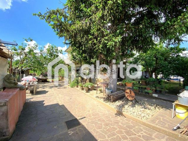 Villetta indipendente in vendita di 220 m² in Via del Cesto