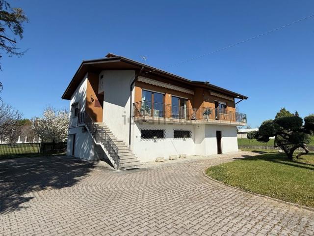 Villetta indipendente in vendita di 220 m² in Via del Torre