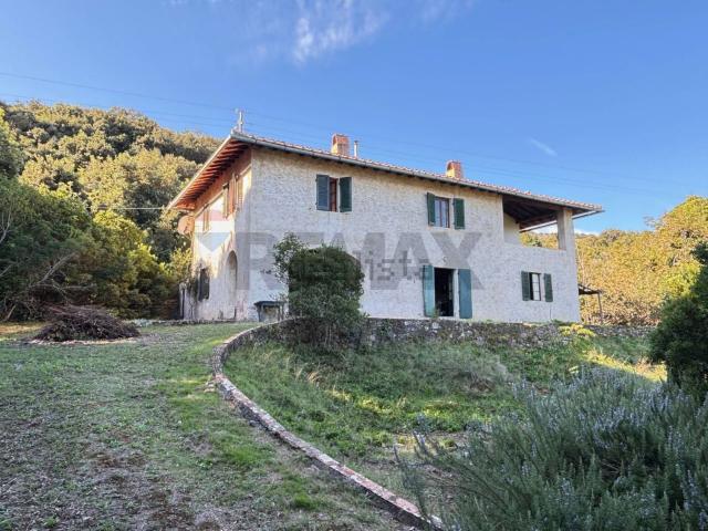 Villetta indipendente in vendita di 220 m² in Via delle Case, 11