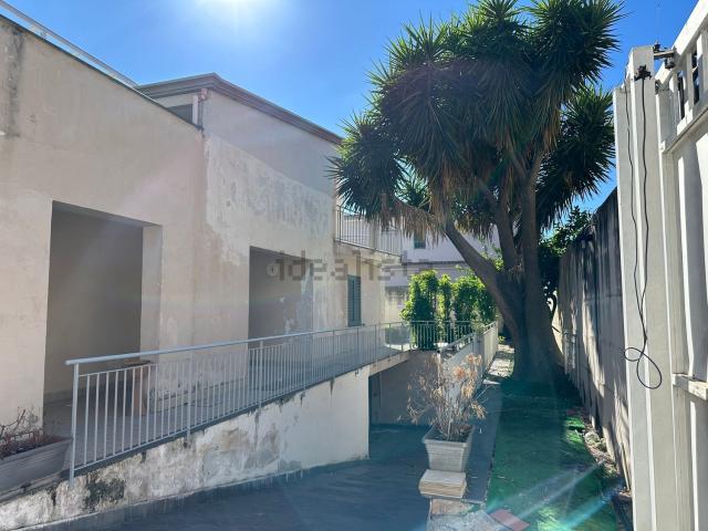 Villetta indipendente in vendita di 220 m² in Via delle Rose