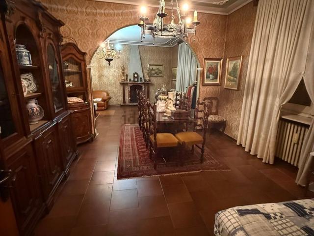 Villetta indipendente in vendita di 220 m² in Via Edoardo Crivelli, 12